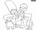 Simpsons bir aile portresi. Tüm Simpson ailesi. Babası Homer, Madge annesi ve üç çocuk Bart, Lisa ve Maggie